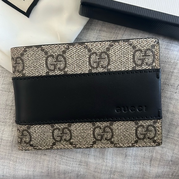 🆕💯% Auth Men’s Gucci Wallet GG Supreme Canvas and Black Leather NWOT - Picture 2 of 5